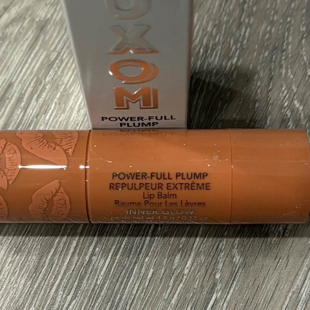 Buxom lip power